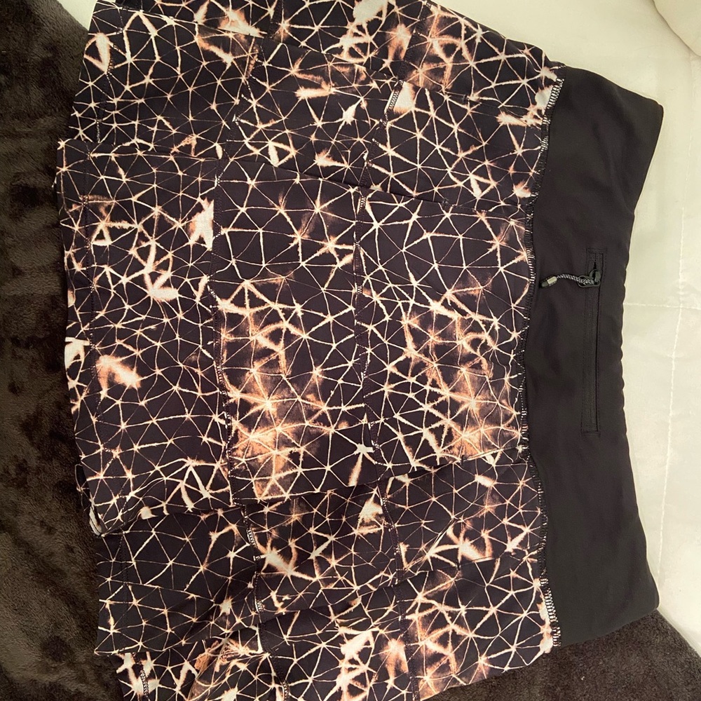 super cute lululemon size 4 tall skirt!!